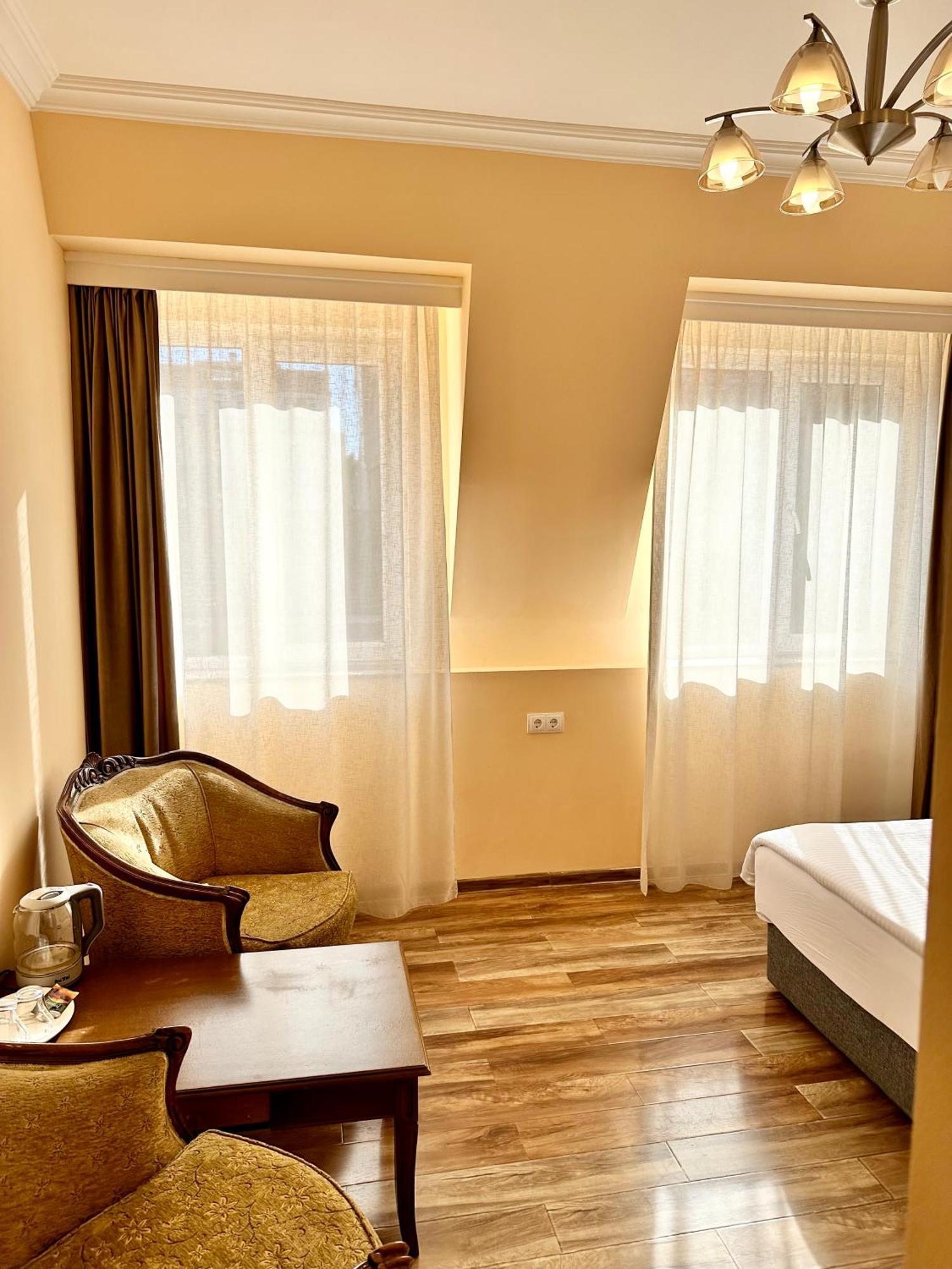 Old Clty Hotel Batumi Zewnętrze zdjęcie