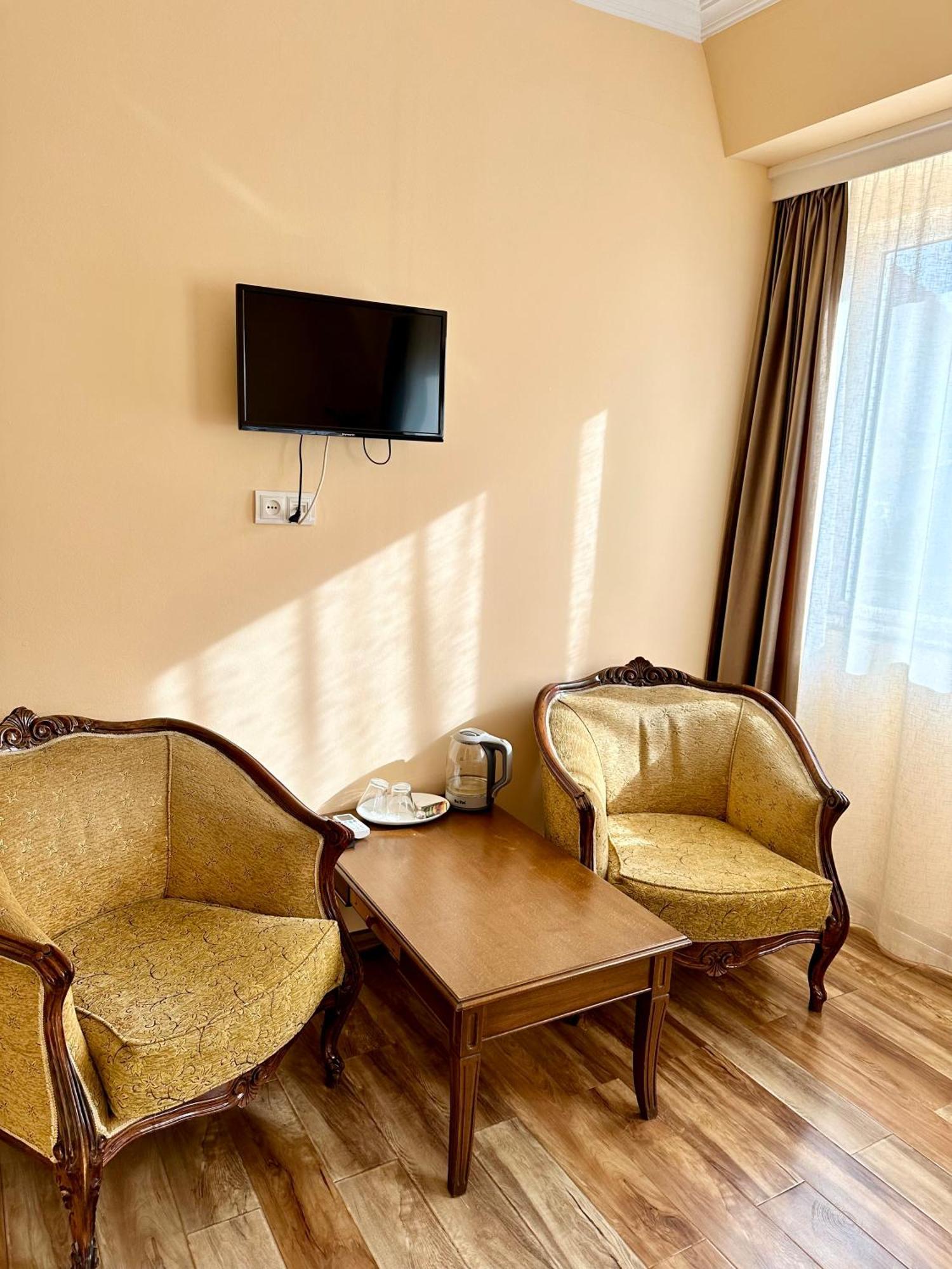 Old Clty Hotel Batumi Zewnętrze zdjęcie